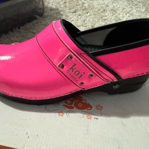 Koi Nursing Shoes size 42